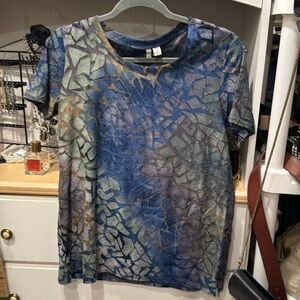 T-shirt perfect to dress up or down